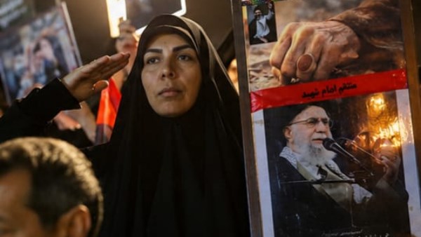 طهران تبدأ الاستعدادات لمراسم تشييع المرشد الإيراني الراحل علي خامنئي