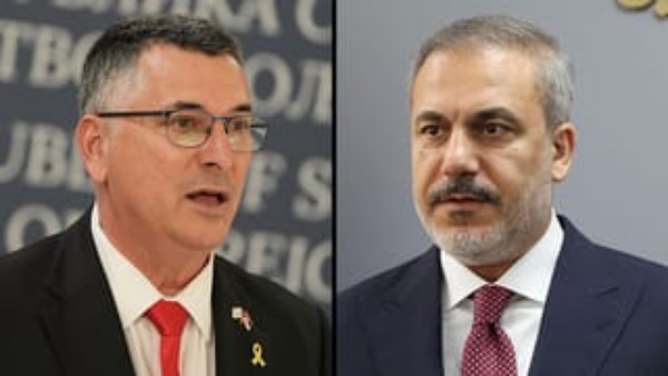 وزير الخارجي التركي و نظيره الاسرائيلي 