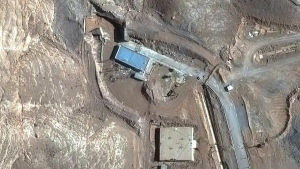 صور أقمار صناعية تكشف نشاطا نوويا إيرانيا جديدا قرب نطنز