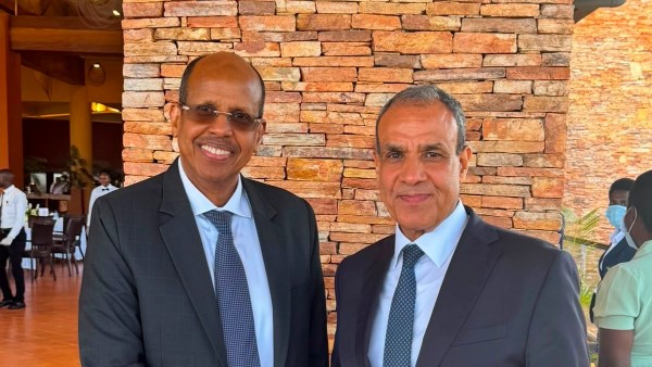 وزير الخارجية يلتقي رئيس مفوضية الاتحاد الأفريقي لبحث سبل دعم العمل الأفريقي المشترك 