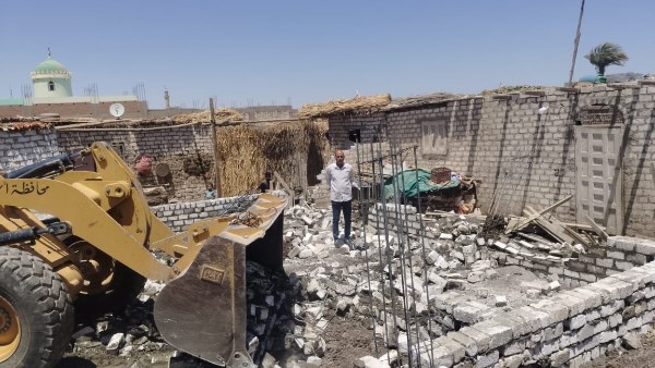 محافظ أسيوط: إزالة 22 حالة تعد على أراضي الدولة والزراعية بمختلف المراكز محافظ أسيوط: إزالة 22 حالة تعد على أراضي الدولة والزراعية بمختلف المراكز