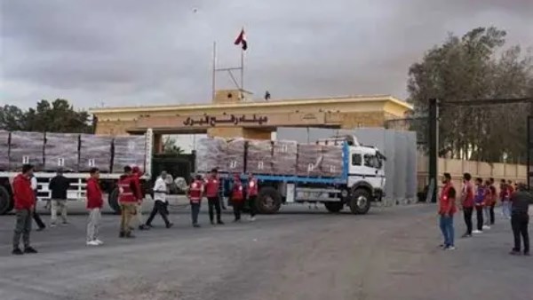  شاحنات المساعدات