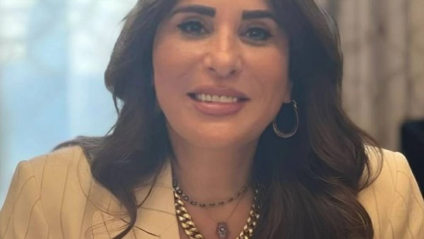  وزيرة الإسكان 