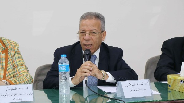 أسامة عبدالحي نقيب الأطباء 