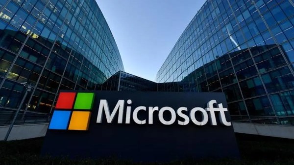 صدمة للمستهلكين.. أجهزة Surface الجديدة من مايكروسوفت تخيب آمال المستخدمين الأفراد لهذا السبب
