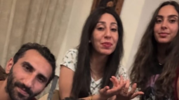 عائلة أردنية تدعم الفراعنة بالأغاني بعد وداع كأس العالم