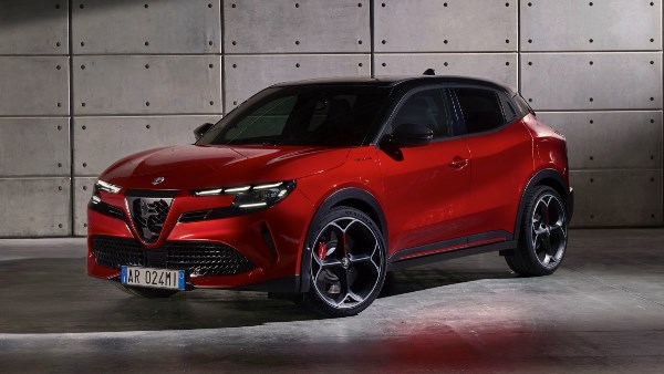  ألفا روميو جونيور Elettrica Veloce