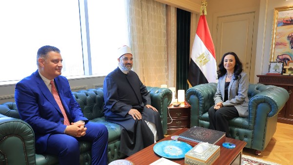 وزيرة التضامن تلتقي رئيس اللجنة الدينية بمجلس النواب