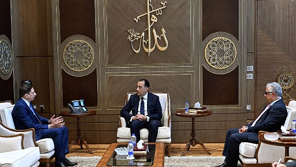 رئيس الوزراء يلتقي رئيس مجلس إدارة مجموعة موانئ دبي العالمية