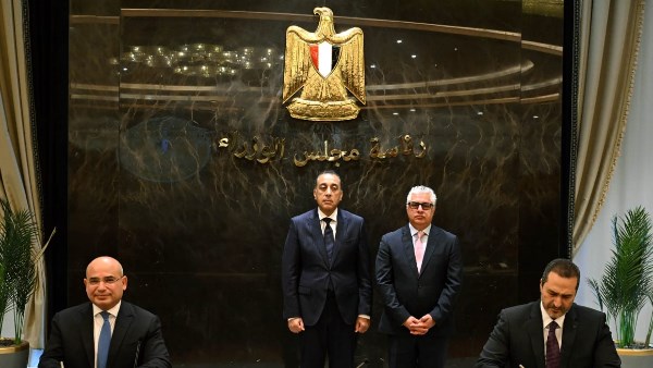 مدبولي يشهد توقيع عقد شركة لإنشاء وتشغيل منطقة لوجستية داخل اقتصادية قناة السويس