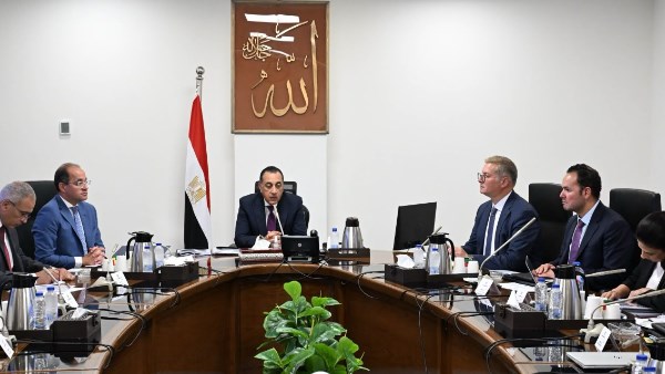 صورة من اجتماع رئيس الوزراء 