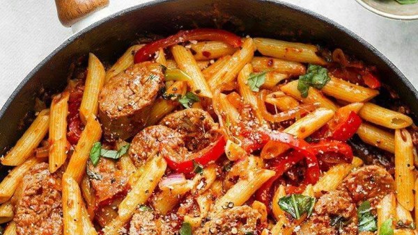  طريقة عمل مكرونة بالسجق