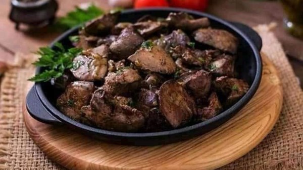 طريقة عمل كبدة الدجاج بدبس الرمان