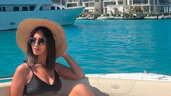 بملابس جريئة..رنا سماحة تثير الجدل بإطلالتها على البحر