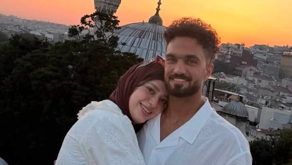 زيكو رفقة زوجته فى لحظات رومانسة