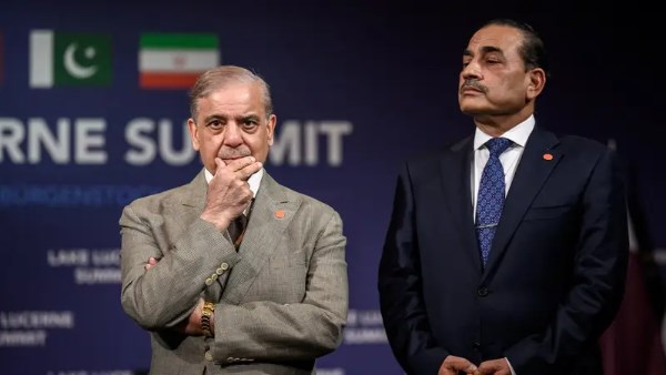 رئيس الوزراء الباكستاني شهباز شريف ورئيس أركان الجيش عاصم منير 