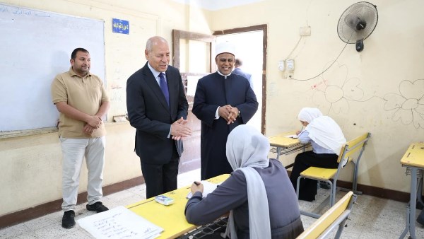 محافظ القاهرة ورئيس قطاع المعاهد يتفقدان لجان الثانوية الأزهرية في أخر أيامها