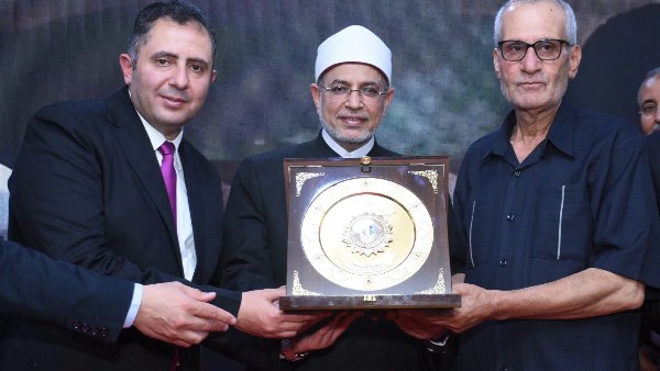 تكريم الدكتور حبيب أبو جمعة 