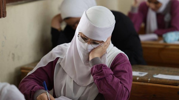 طالبات الثانوية الأزهرية أثناء الامتحانات