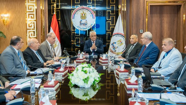وزير الدولة للإنتاج الحربي يترأس اجتماع اللجنة العليا للتدريب لمتابعة منظومة التدريب