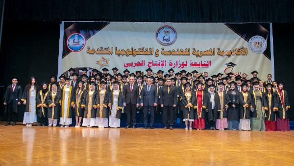 "جمبلاط" يشهد حفل تخرج الدفعة السابعة من الأكاديمية المصرية للهندسة والتكنولوجيا المتقدمة التابعة لوزارة الإنتاج الحربي