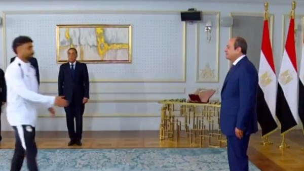 الرئيس السيسي يستقبل لاعبي المنتخب الوطني 
