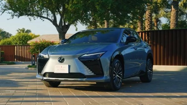 سيارة لكزس ار زد 500e الكهربائية الجديدة 