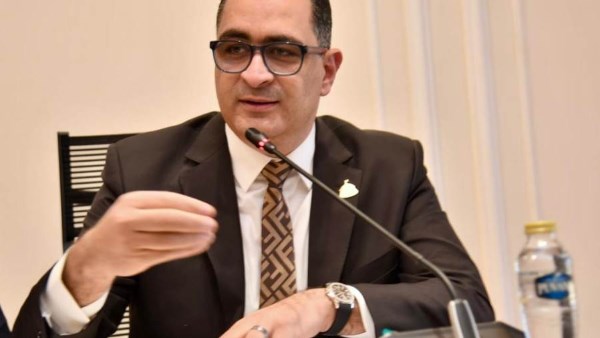  النائب محمود طاهر