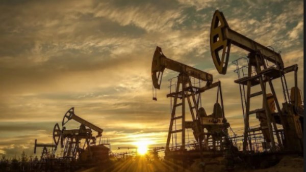 النفط يرتفع بأكثر من 2% وسط التصعيد الأمريكي الإيراني| تفاصيل