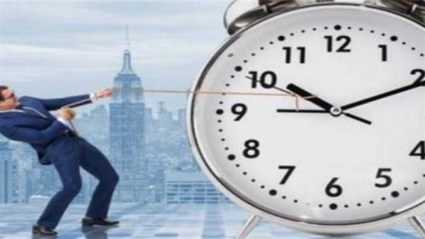 الساعة تتأخر 60 دقيقة.. هل يحقق التوقيت الشتوي وفرًا حقيقيًا للطاقة؟
