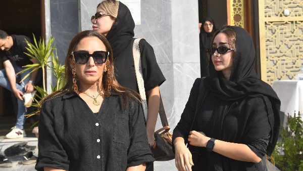 هنا الزاهد بجنازة والد تامر يفاجئ 