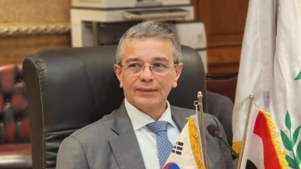 أحمد أموى رئيس مصلحة الجمارك،