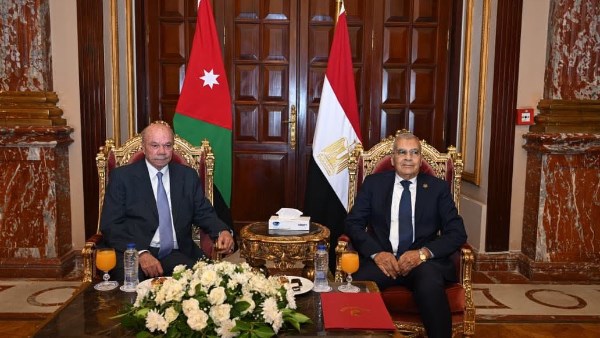 رئيس مجلس الشيوخ يلتقي رئيس مجلس الأعيان الأردني 