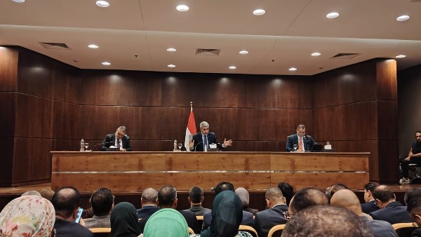وزير السياحة والآثار 