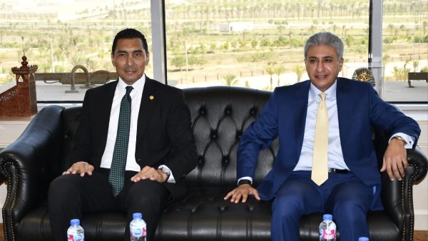 وزير السياحة والآثار 