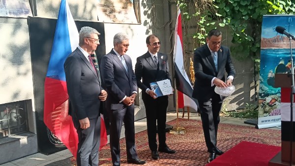 وزير السياحة والآثار 