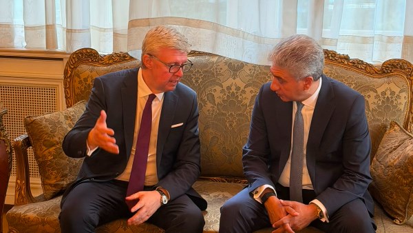 وزير السياحة والآثار 