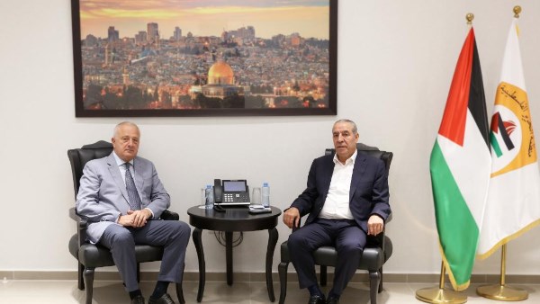 نائب الرئيس الفلسطيني مع ممثل روسيا 