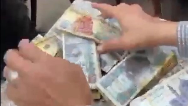 أموال تحت الأنقاض 
