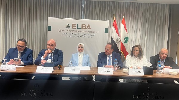  رشا عبد العال رئيس مصلحة الضرائب خلال اللقاء