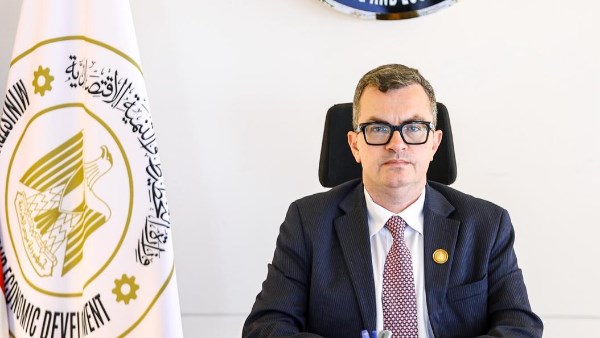  الدكتور أحمد رستم وزير التخطيط