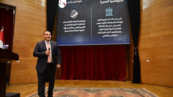 الوزير المفوض التجاري عبد العزيز الشريف رئيس جهاز التمثيل التجاري