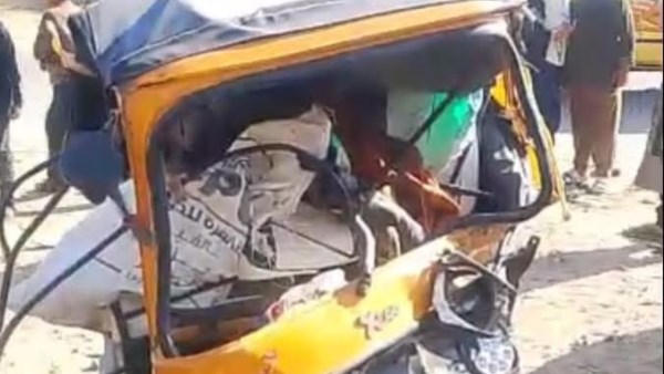 حادث انقلاب مركبة توك توك 