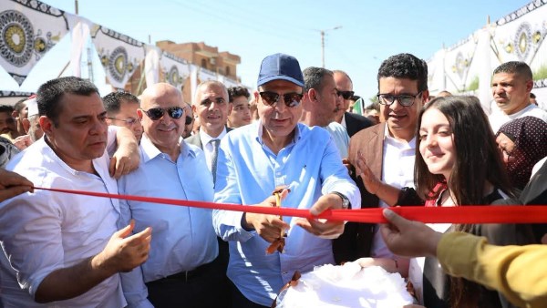 محافظ المنيا يفتتح السوق 