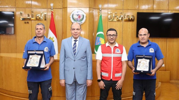 محافظ المنيا يكرم المسعفين 