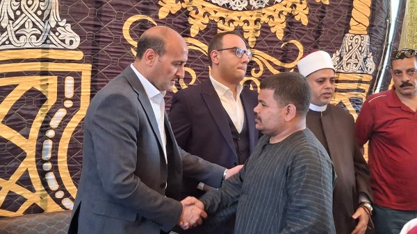 محافظ أسيوط يترأس وفدًا رسميًا لتقديم واجب العزاء لأسر الأطفال ضحايا حادث سقوط تروسيكل بترعة بنطاق مركز أبوتيج