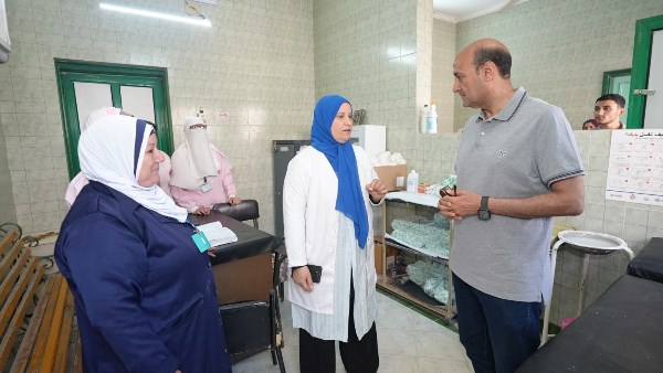محافظ أسيوط يتفقد مستشفى صدفا المركزي ويطمئن على المرضى ويتابع جاهزية الأقسام والخدمات الطبية