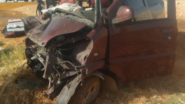 إنقلاب سيارة ملاكي بطريق أسيوط 