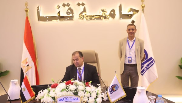 رئيس جامعة قنا 