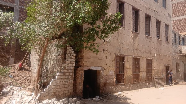 المنزل المنهار 